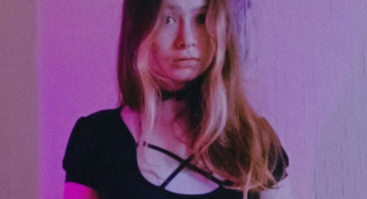 Russian teen VR webcam girl Vivi Rose